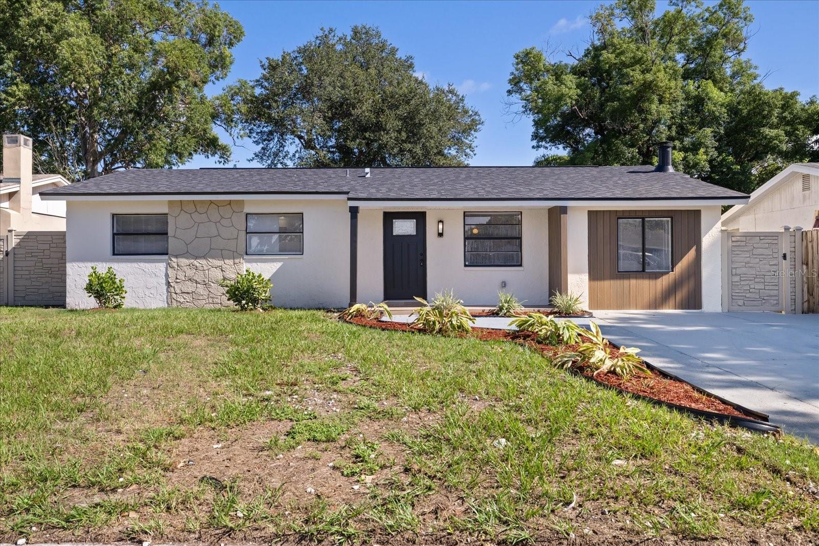 Single Family Residence em SEMINOLE, FL - Daniel Dourado
