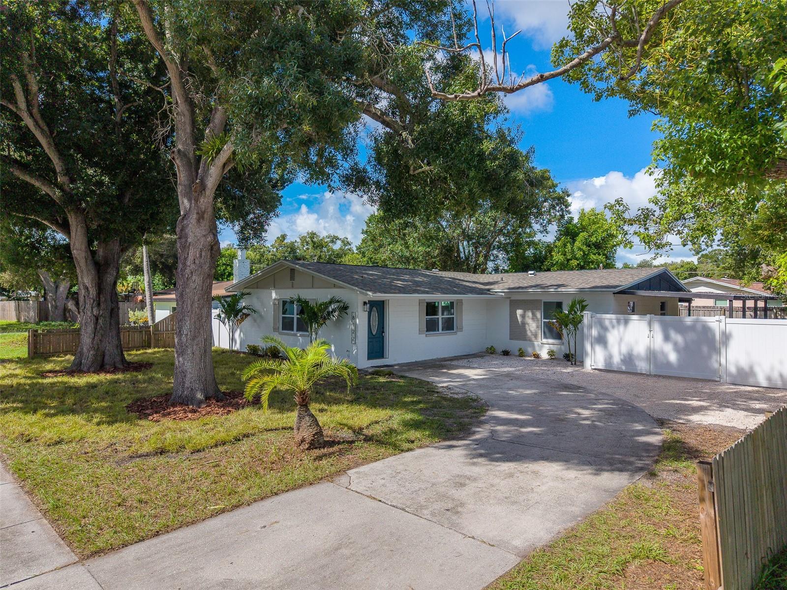 Single Family Residence em SEMINOLE, FL - Daniel Dourado