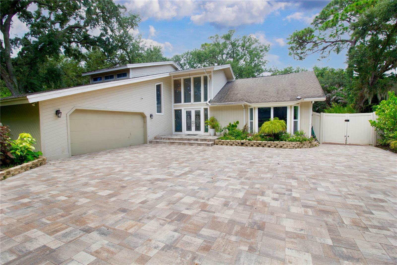 Single Family Residence in SAFETY HARBOR, FL - Daniel Dourado