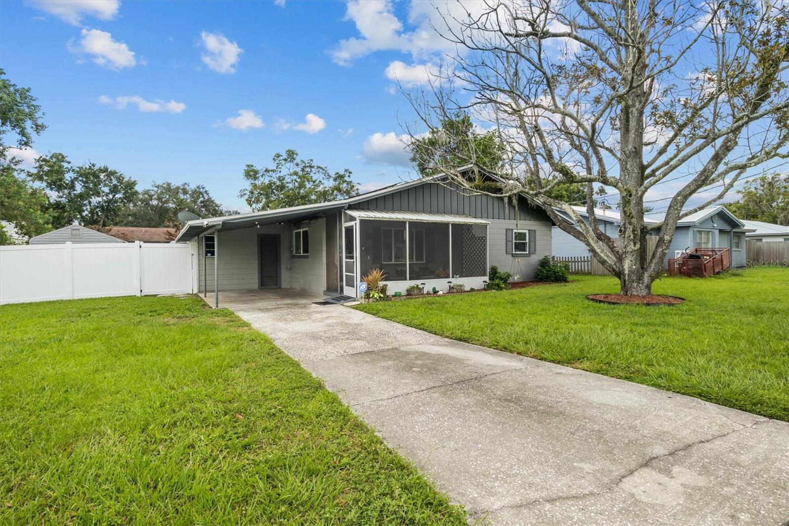 Single Family Residence em PLANT CITY, FL - Daniel Dourado