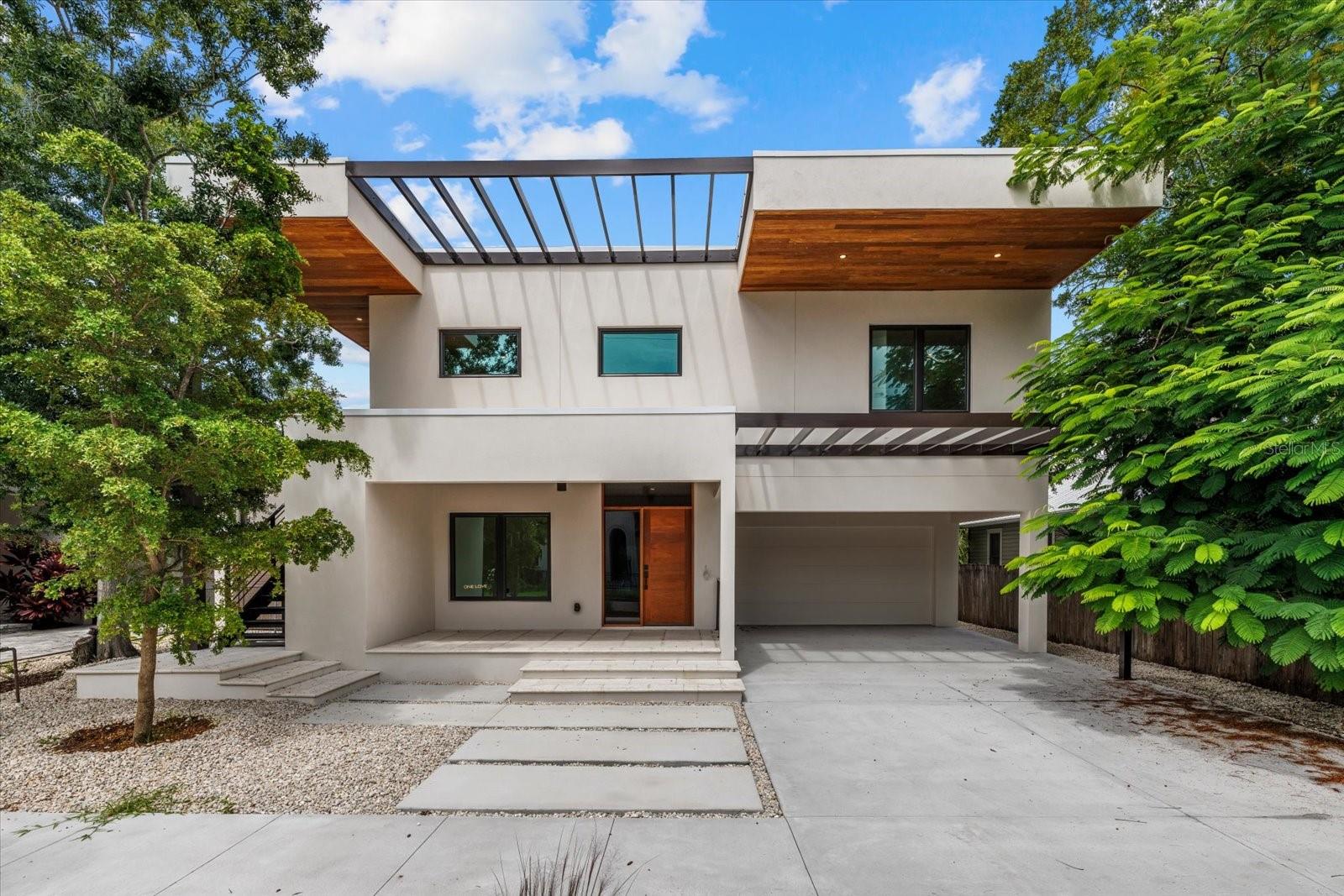 Single Family Residence in SARASOTA, FL - Daniel Dourado
