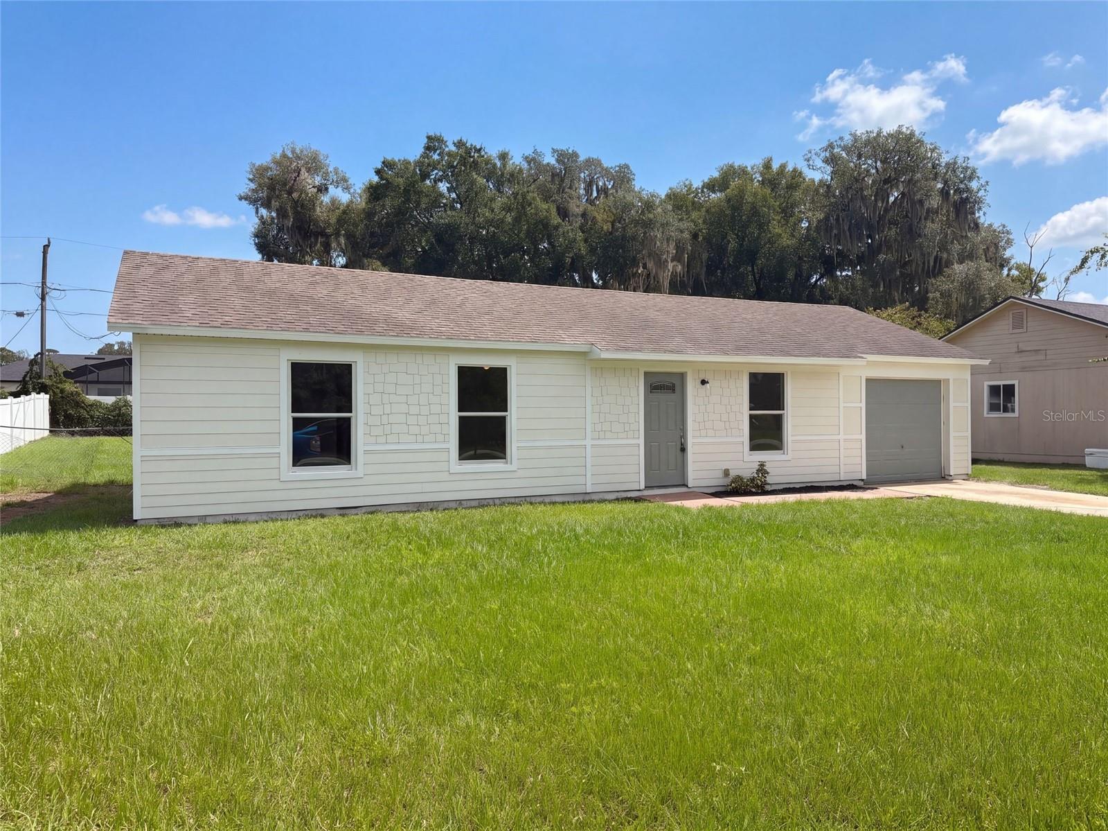 Single Family Residence in DELTONA, FL - Daniel Dourado