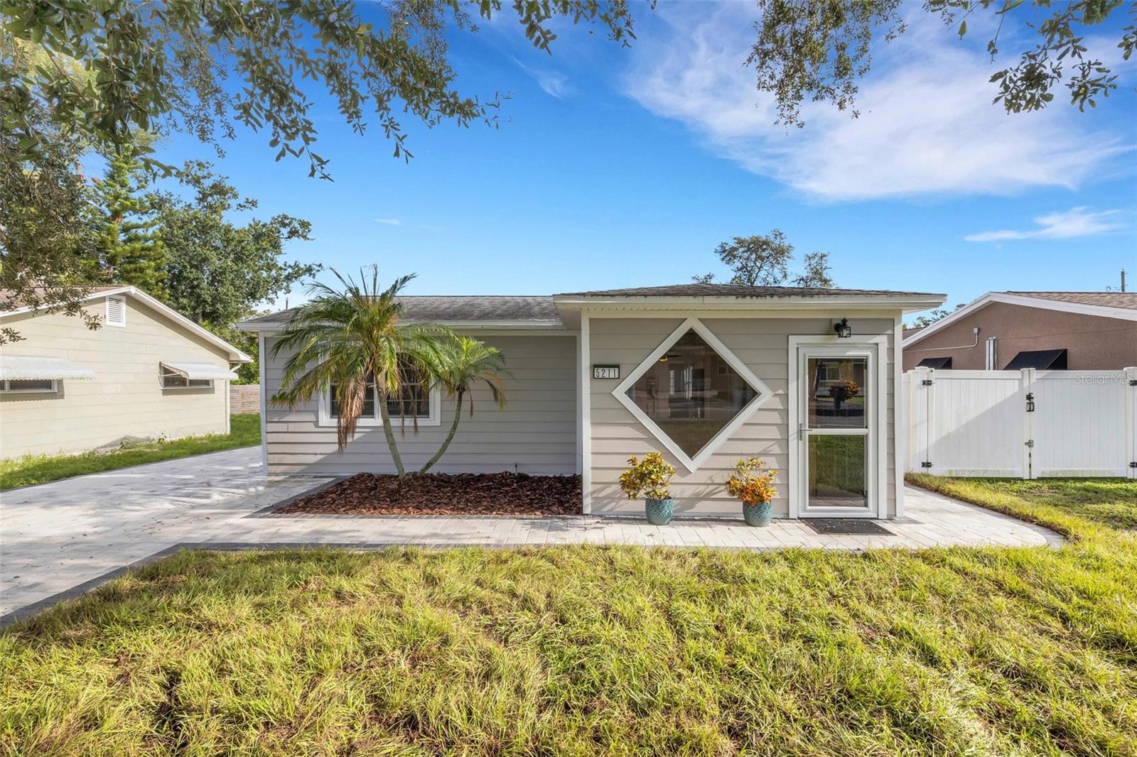 Single Family Residence em ST PETERSBURG, FL - Daniel Dourado