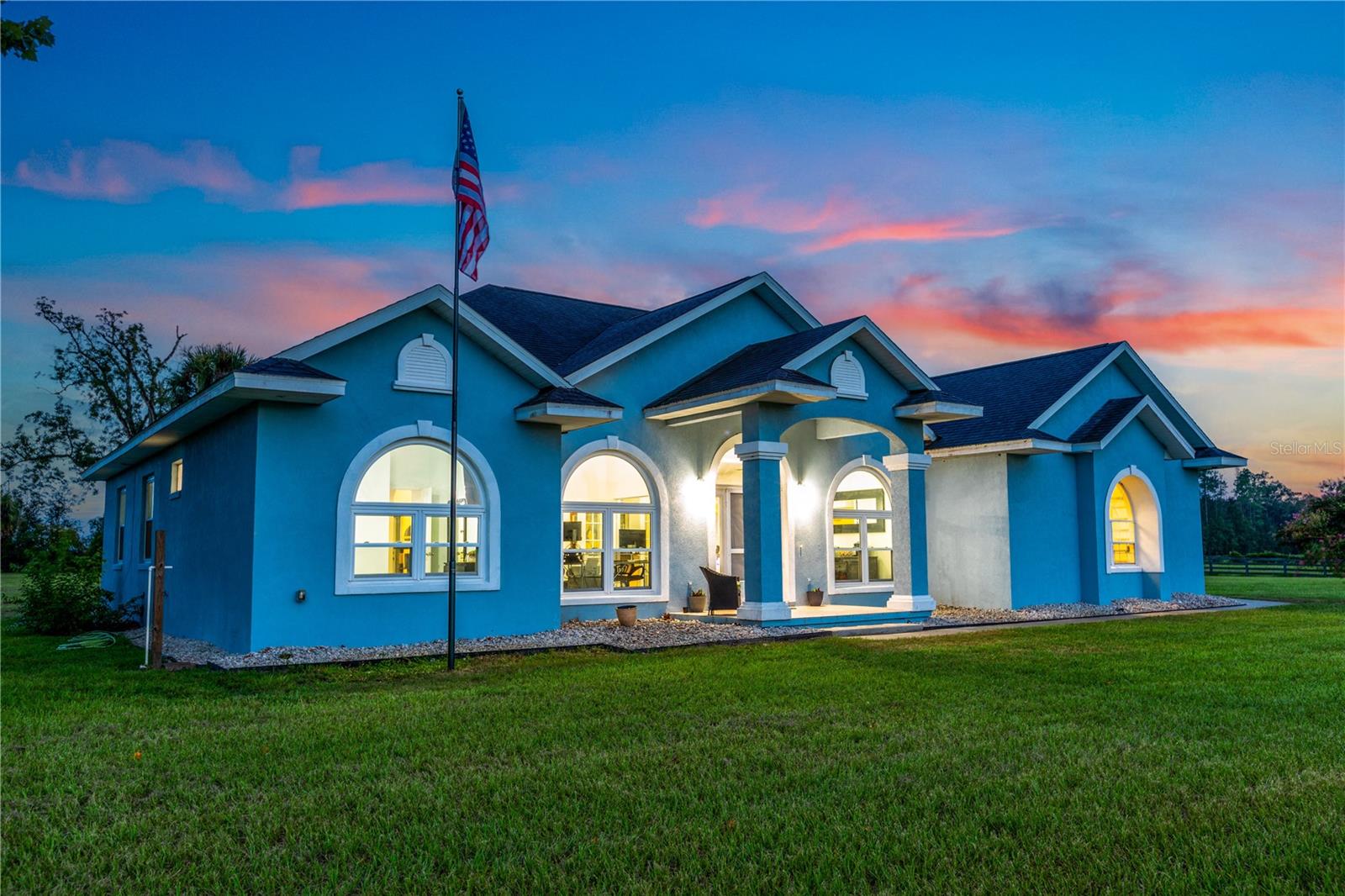 Single Family Residence in BELL, FL - Daniel Dourado