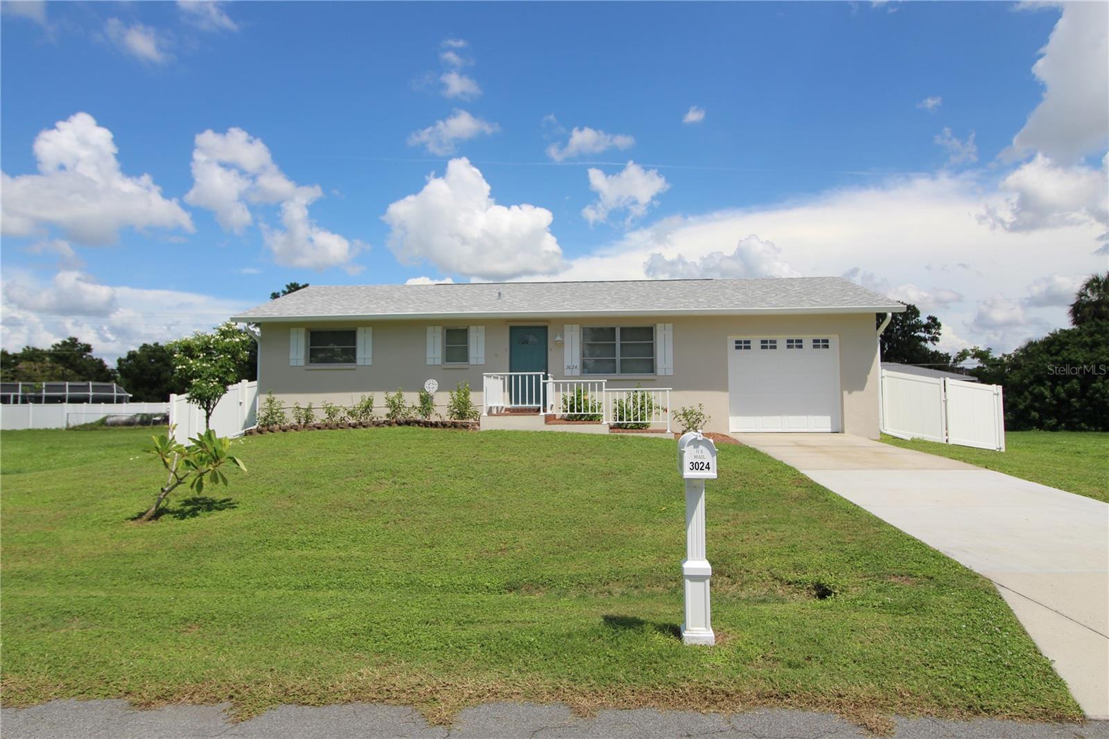 Single Family Residence in PUNTA GORDA, FL - Daniel Dourado