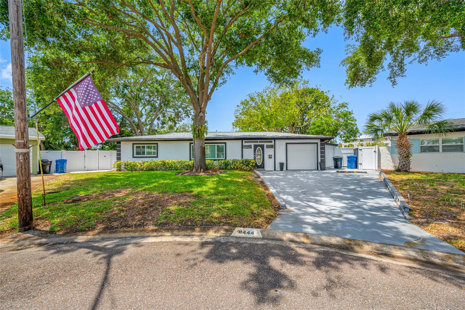 Single Family Residence em ST PETERSBURG, FL - Daniel Dourado