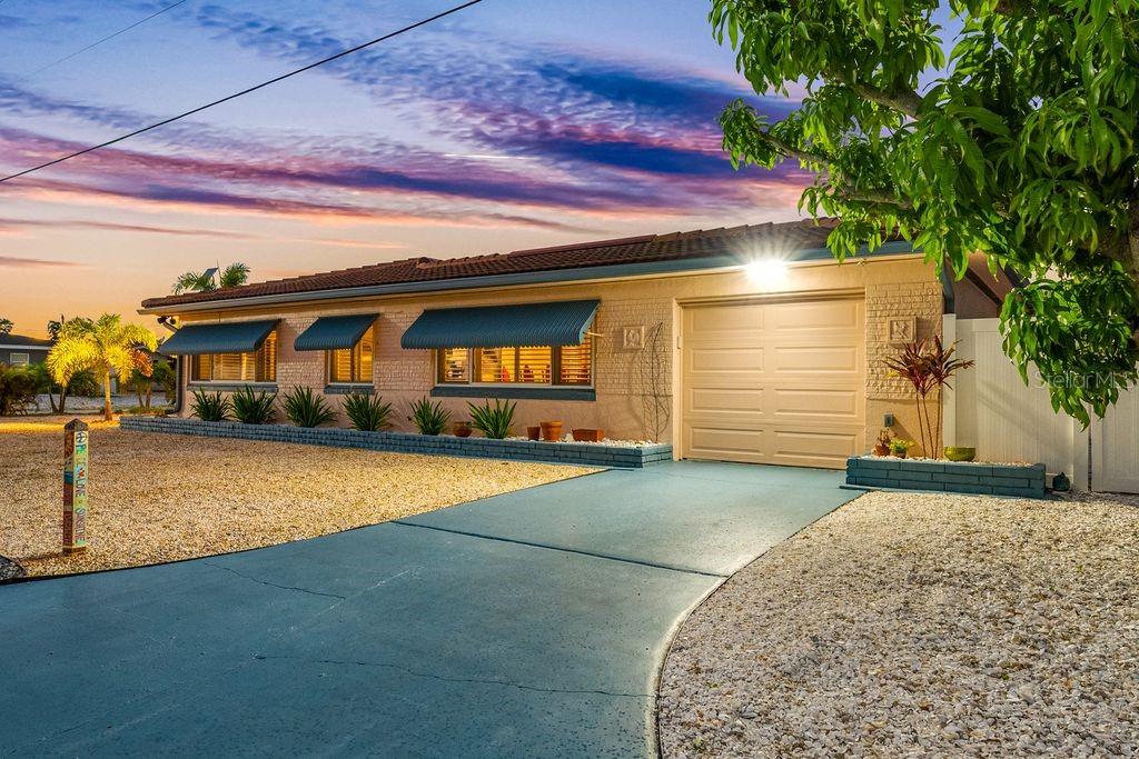 Single Family Residence in SOUTH PASADENA, FL - Daniel Dourado