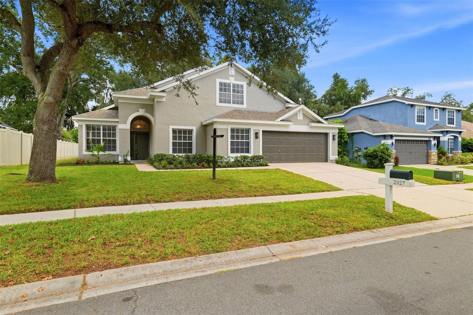 Single Family Residence in BRANDON, FL - Daniel Dourado