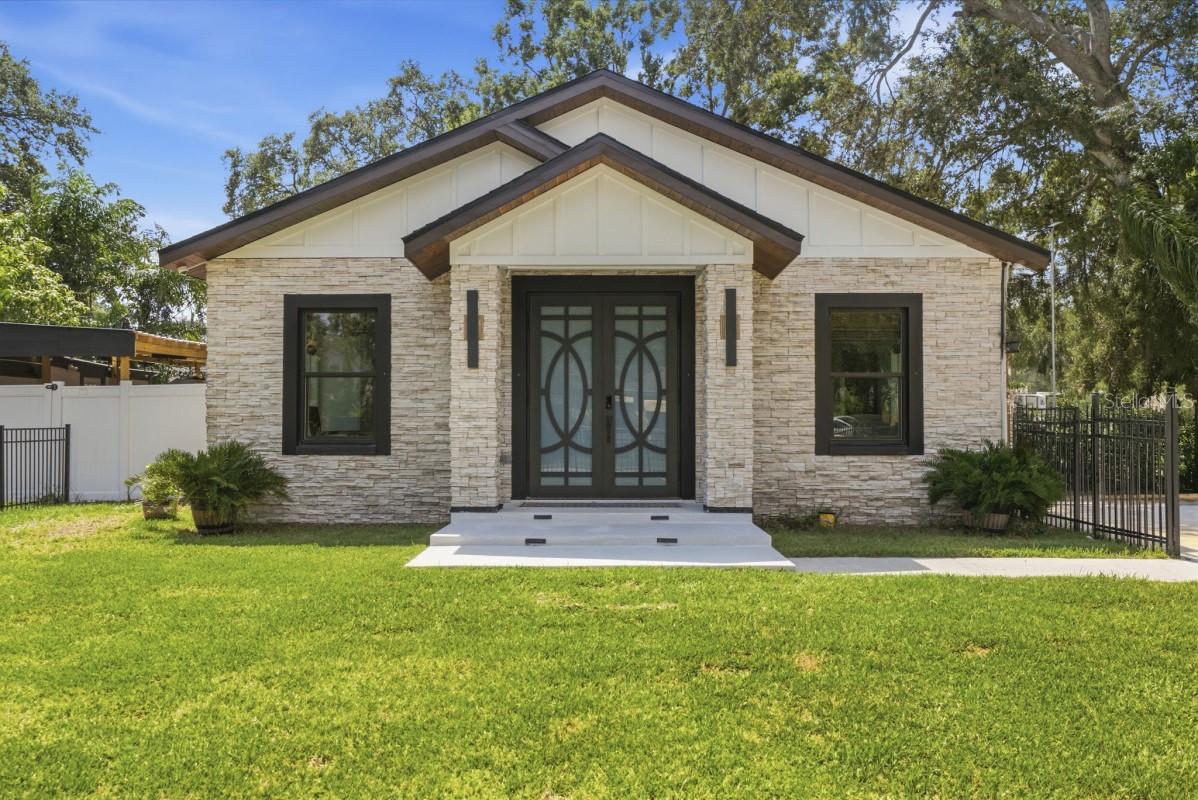 Single Family Residence in TAMPA, FL - Daniel Dourado