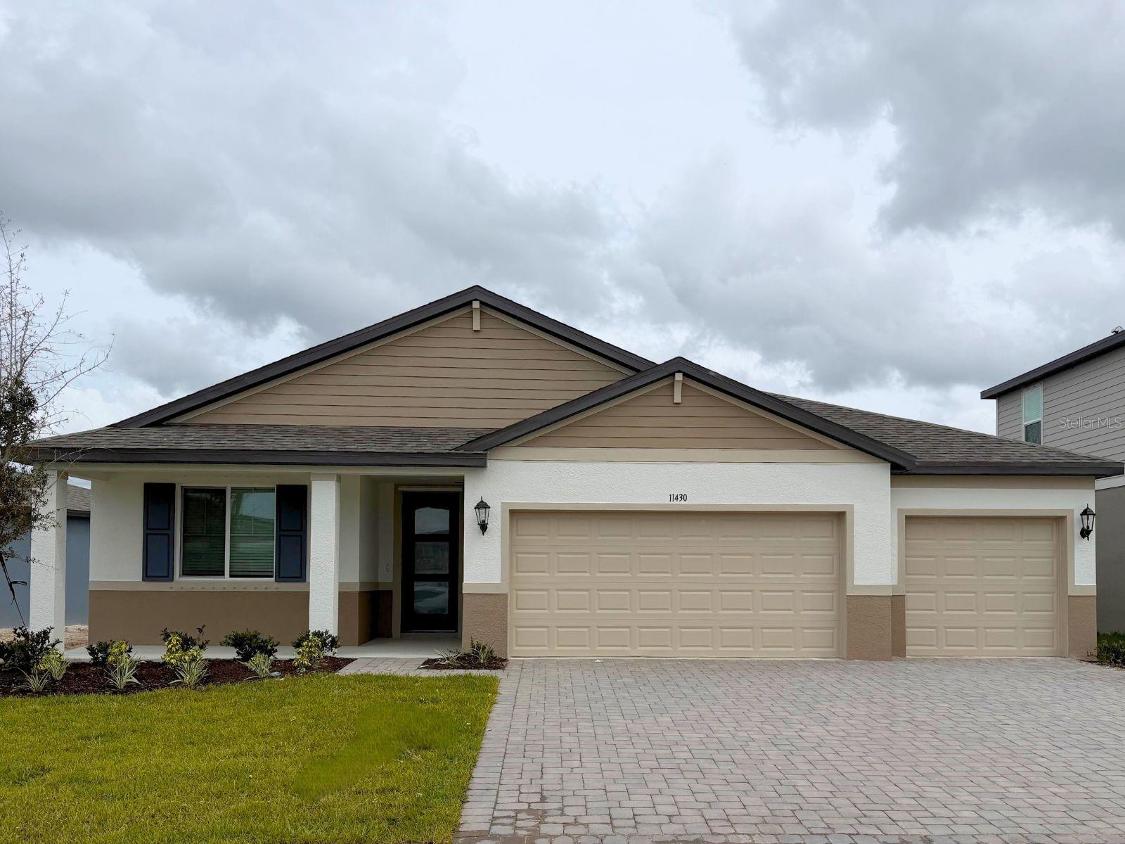 Single Family Residence in PARRISH, FL - Daniel Dourado