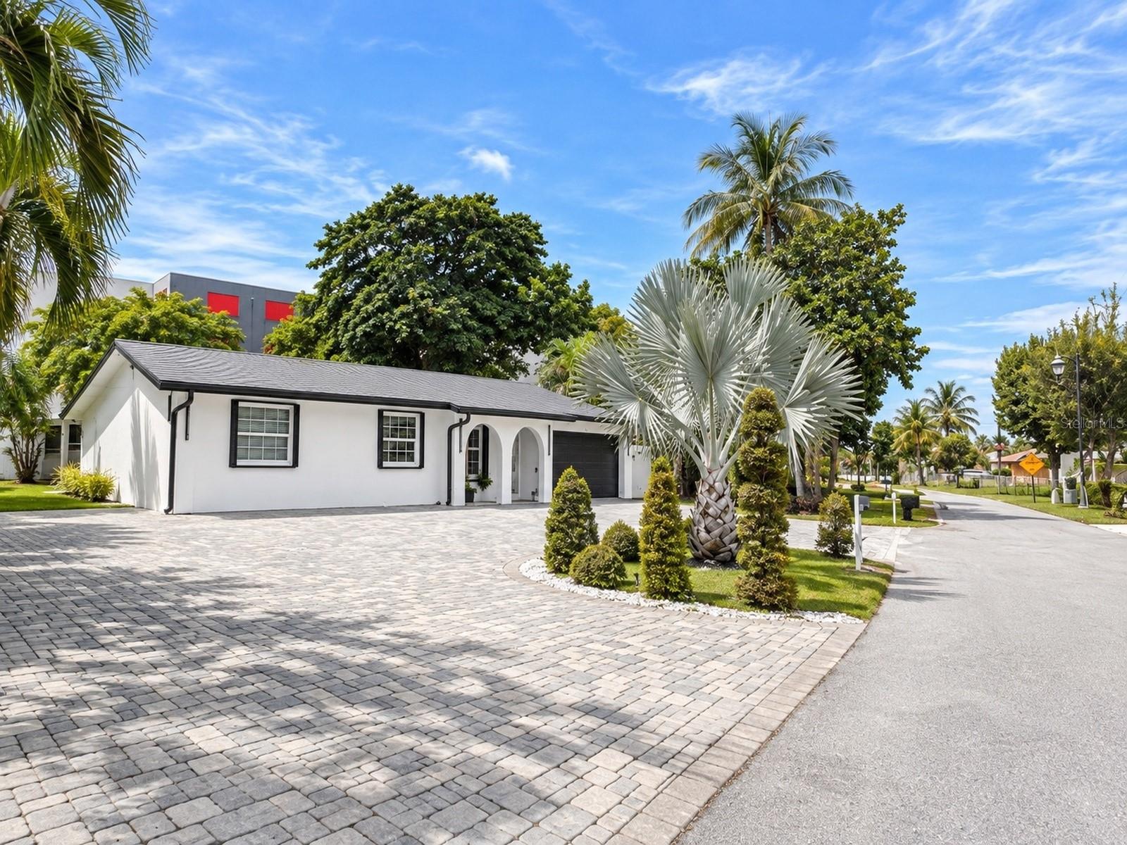 Single Family Residence in WEST PALM BEACH, FL - Daniel Dourado