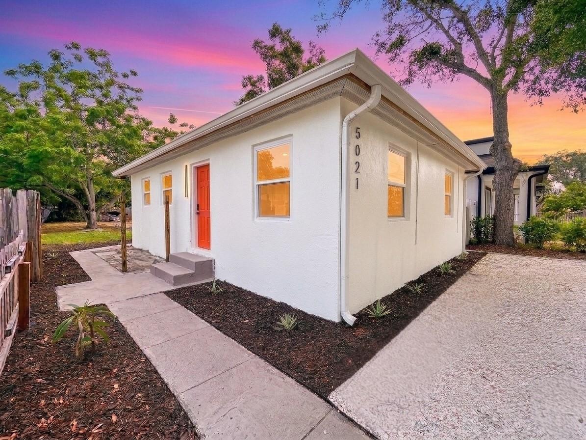 Single Family Residence in GULFPORT, FL - Daniel Dourado