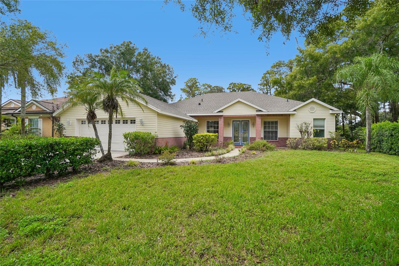 Single Family Residence in LUTZ, FL - Daniel Dourado