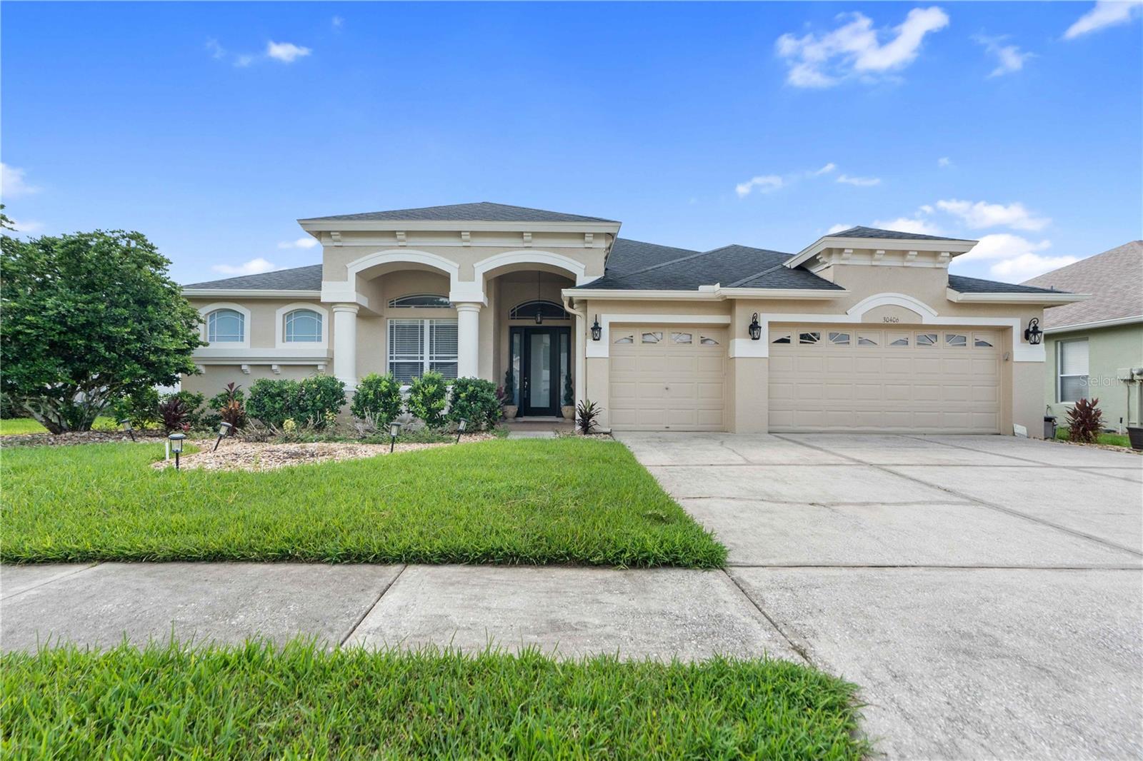 Single Family Residence in WESLEY CHAPEL, FL - Daniel Dourado