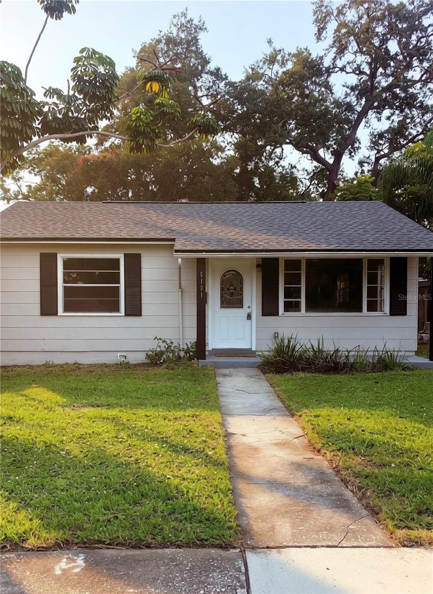 Single Family Residence in ST PETERSBURG, FL - Daniel Dourado