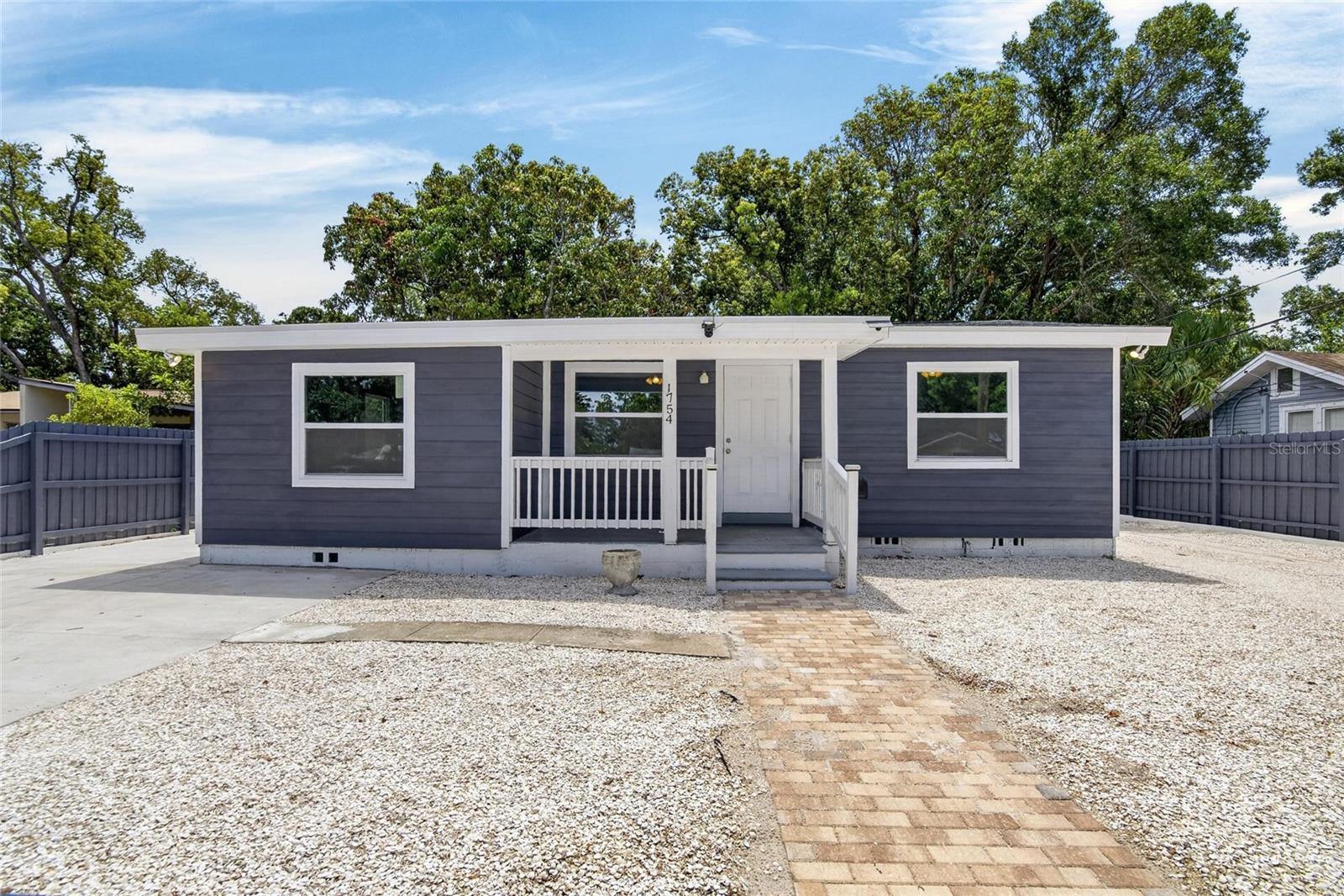 Single Family Residence in ST PETERSBURG, FL - Daniel Dourado
