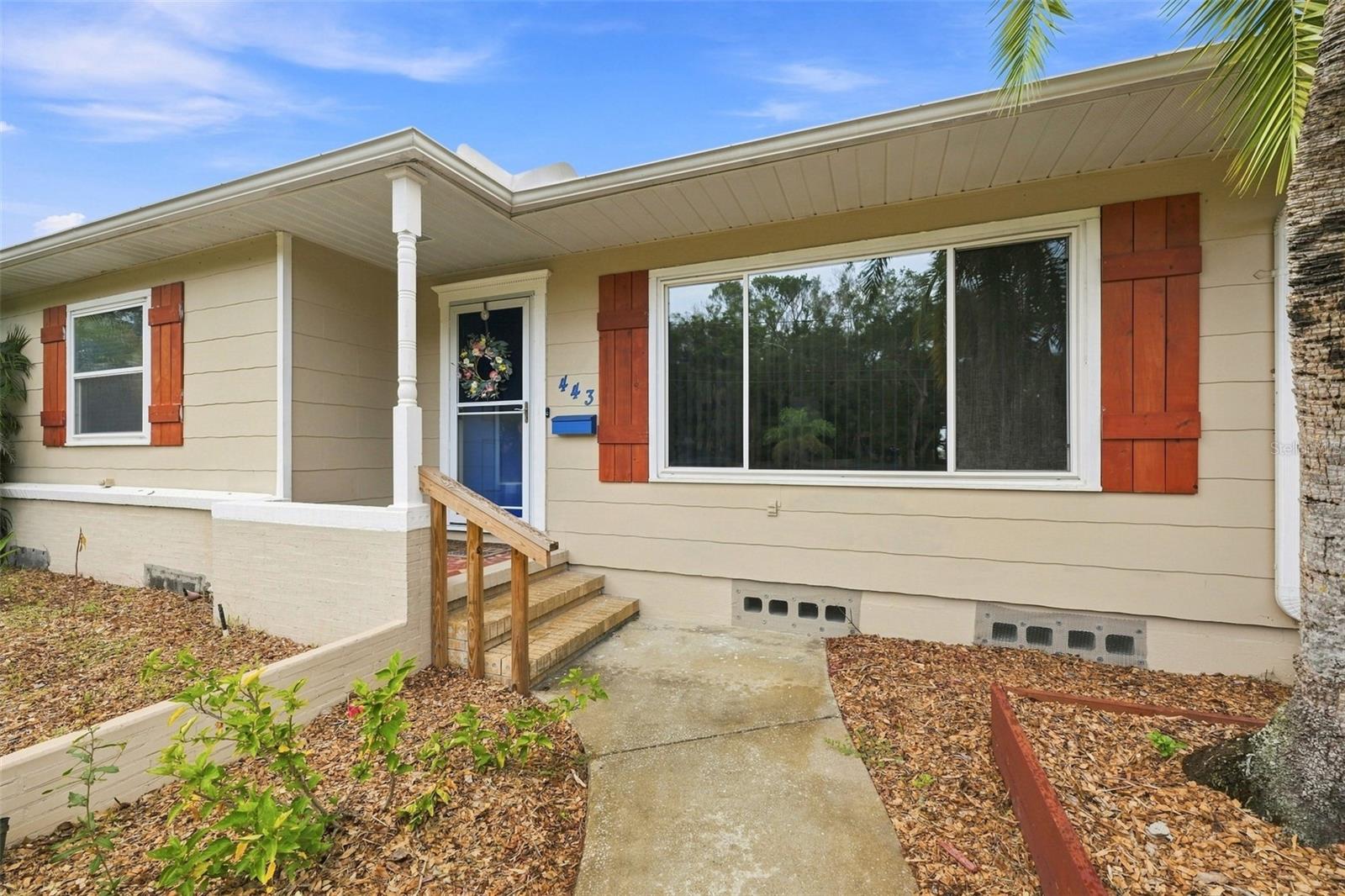 Single Family Residence in ST PETERSBURG, FL - Daniel Dourado