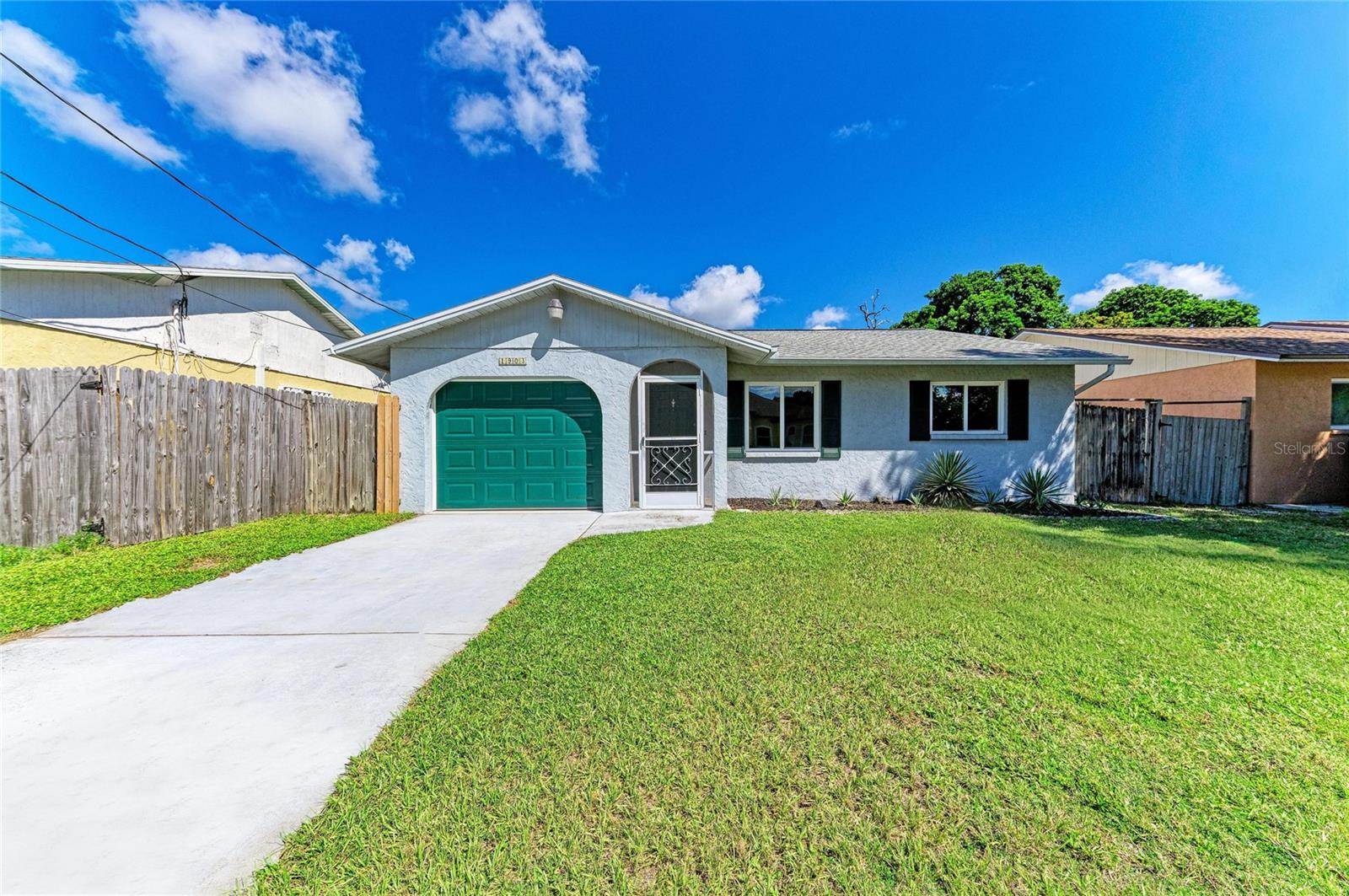 Single Family Residence in SARASOTA, FL - Daniel Dourado