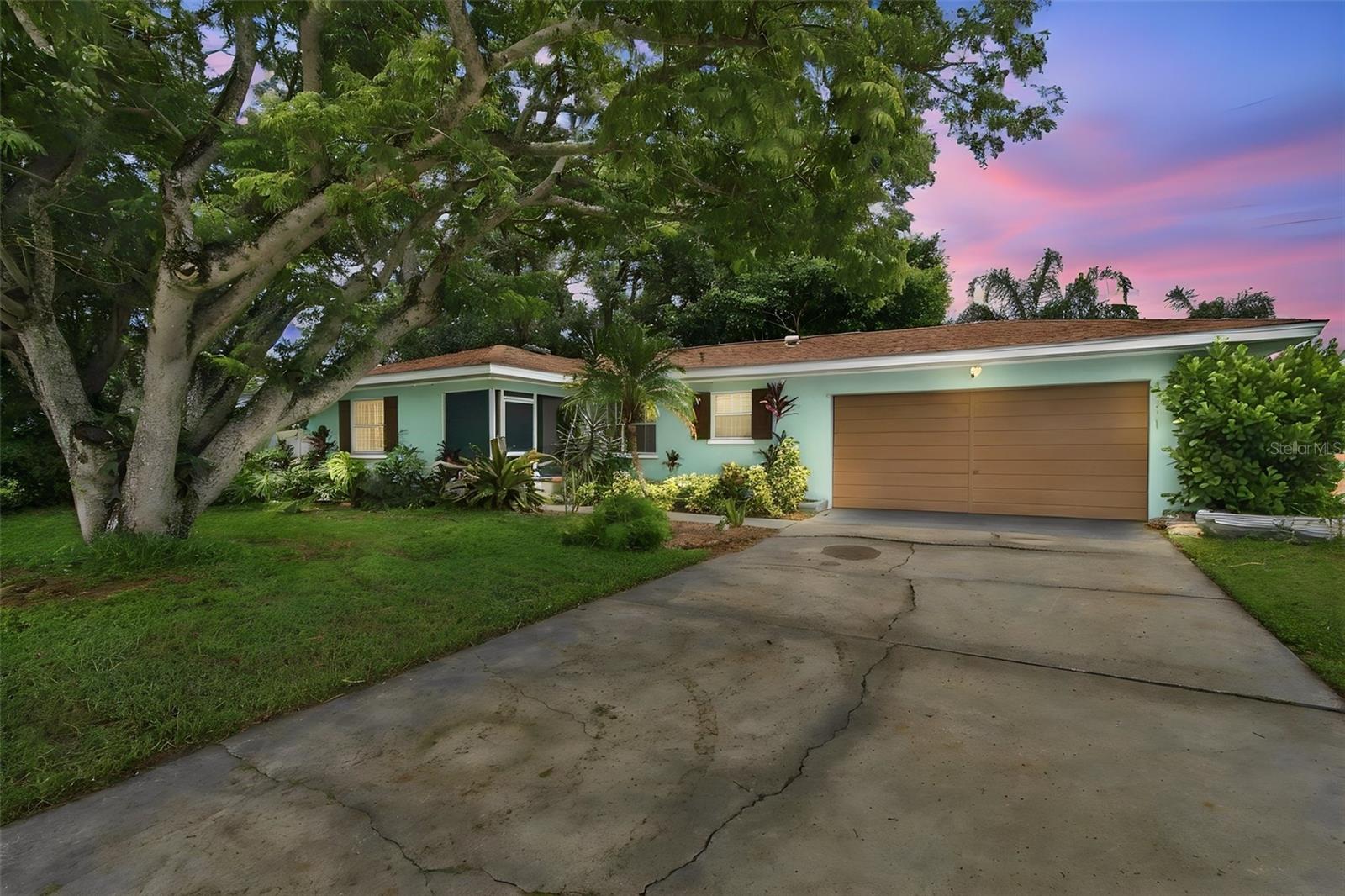 Single Family Residence in CLEARWATER, FL - Daniel Dourado