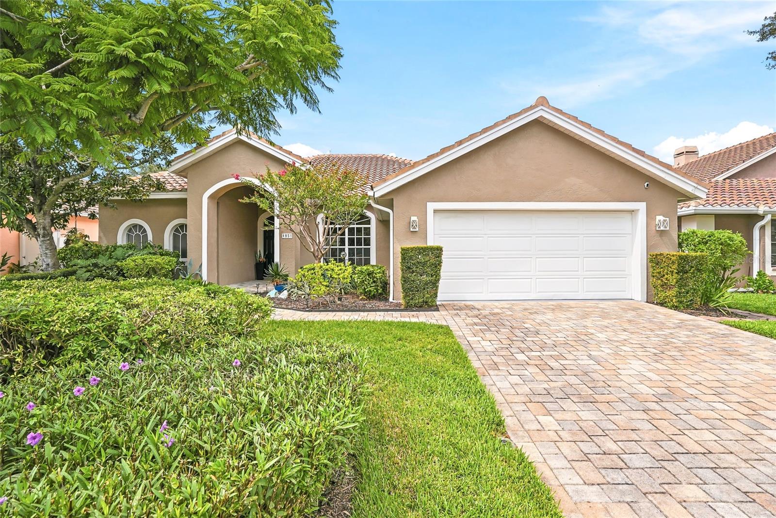 Single Family Residence in ST PETERSBURG, FL - Daniel Dourado