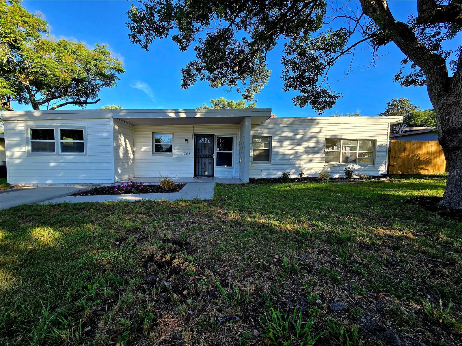 Single Family Residence in DAYTONA BEACH, FL - Daniel Dourado