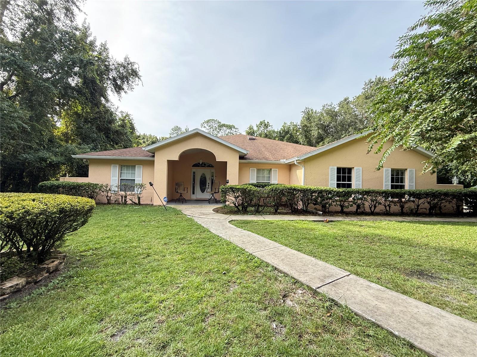 Single Family Residence in HAWTHORNE, FL - Daniel Dourado