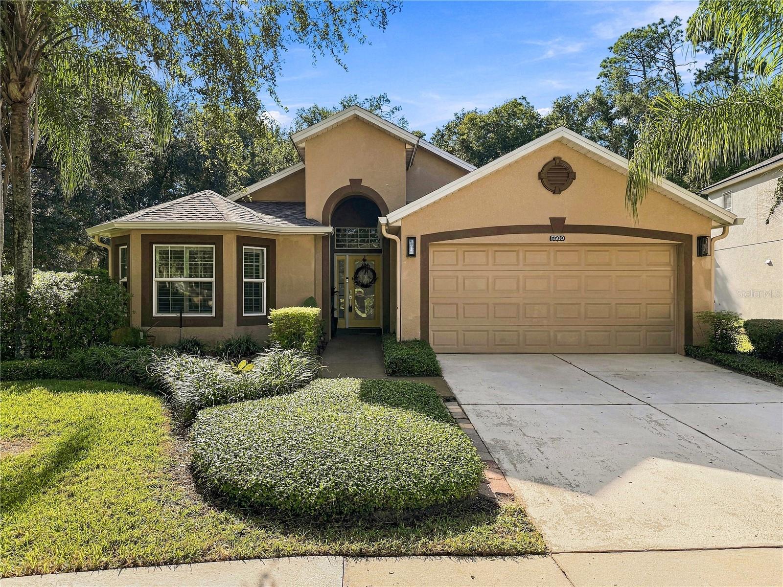 Single Family Residence in MOUNT DORA, FL - Daniel Dourado