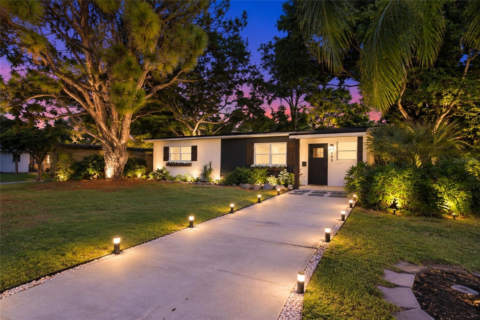 Single Family Residence in ST PETERSBURG, FL - Daniel Dourado