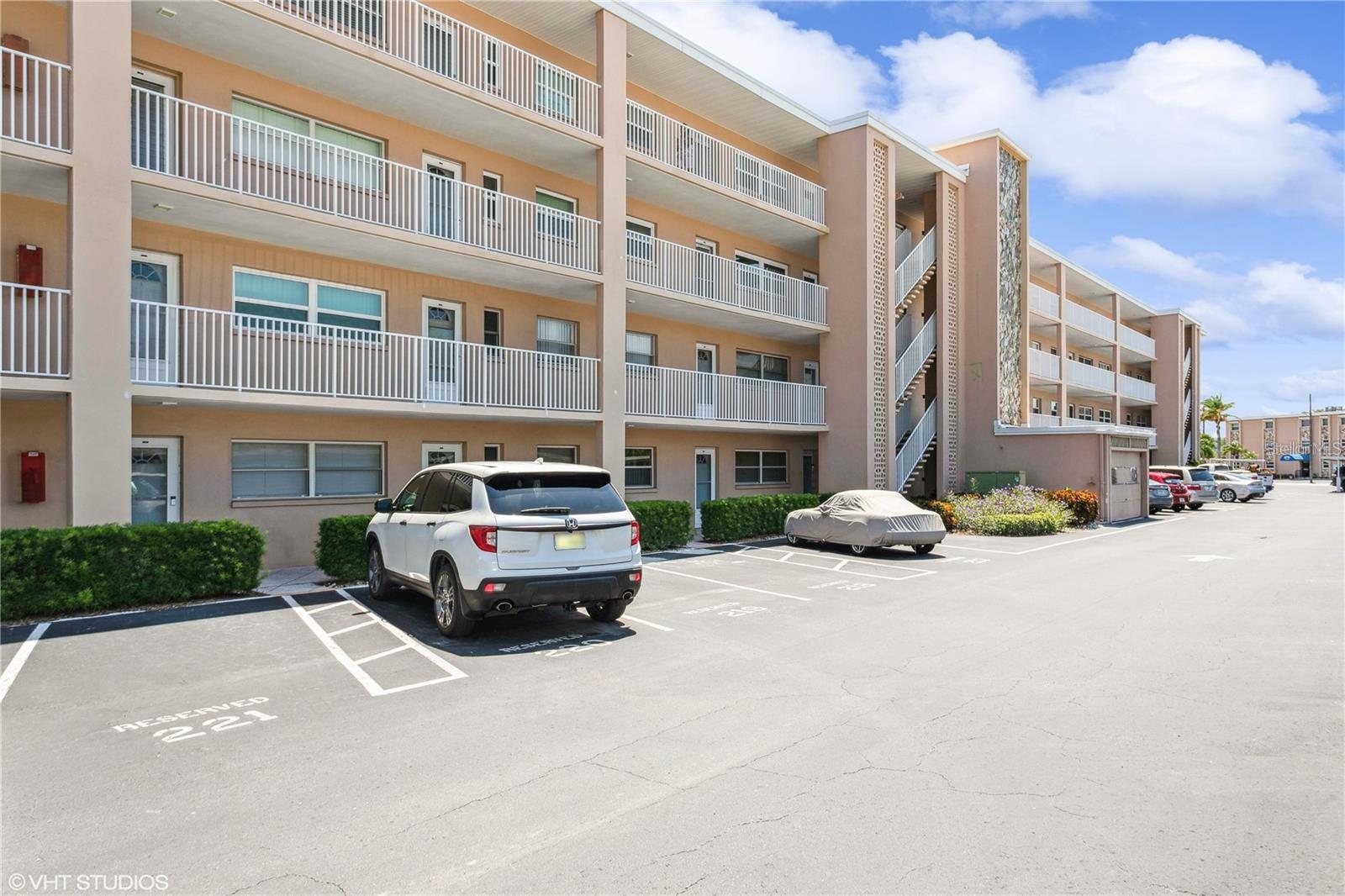 Condominium in ST PETE BEACH, FL - Daniel Dourado