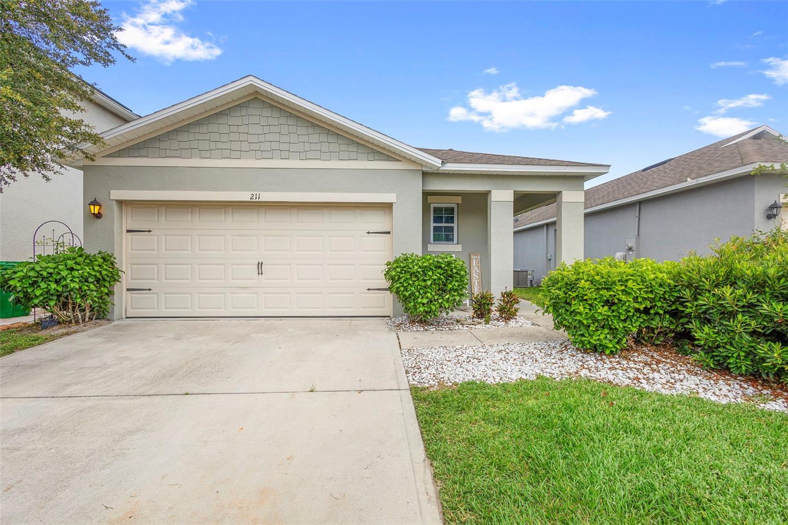 Single Family Residence in DELAND, FL - Daniel Dourado