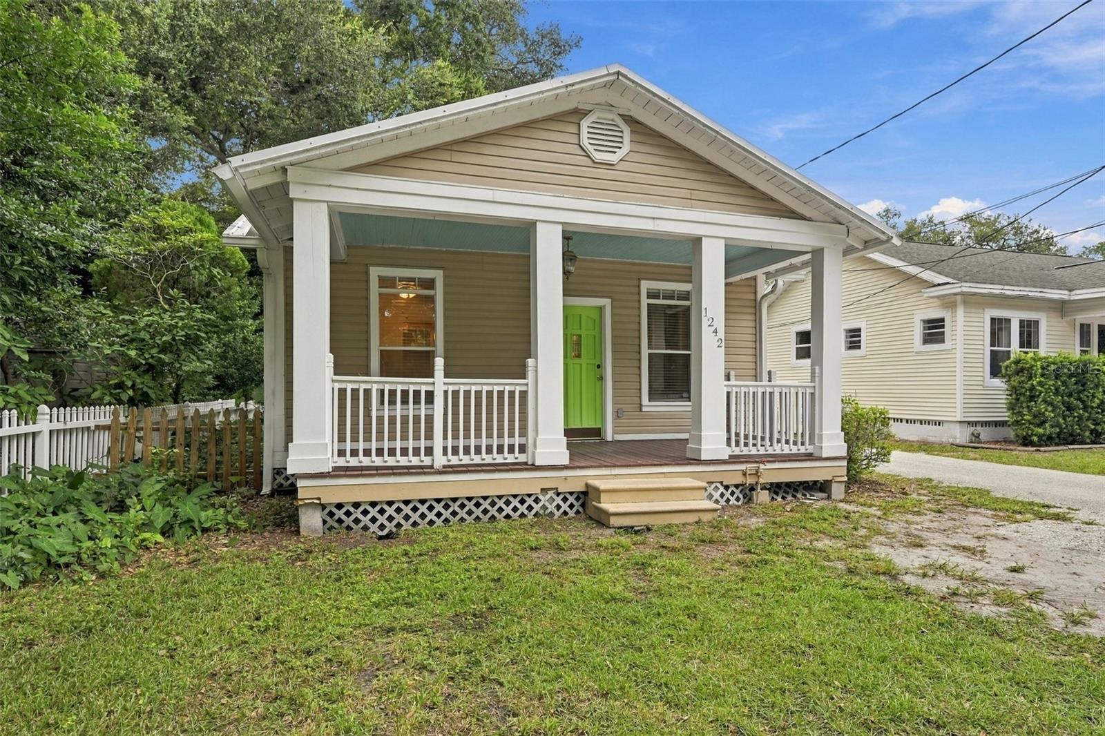 Single Family Residence in DUNEDIN, FL - Daniel Dourado