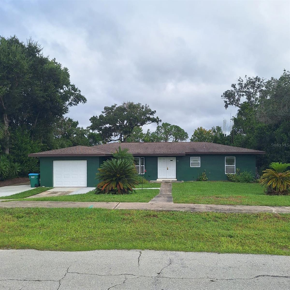 Single Family Residence in DELTONA, FL - Daniel Dourado