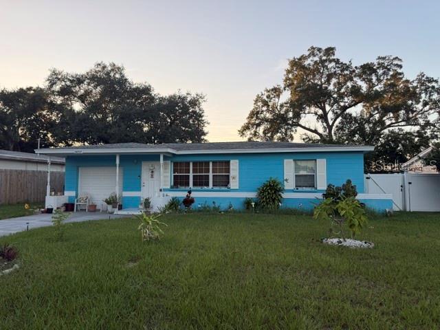 Single Family Residence in SEMINOLE, FL - Daniel Dourado