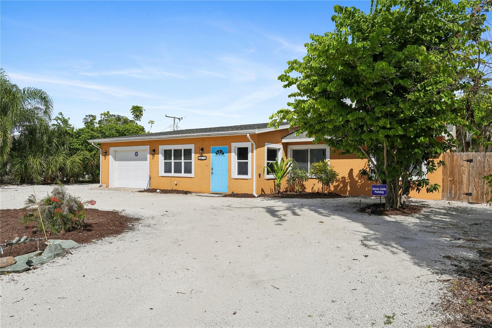 Single Family Residence in SARASOTA, FL - Daniel Dourado