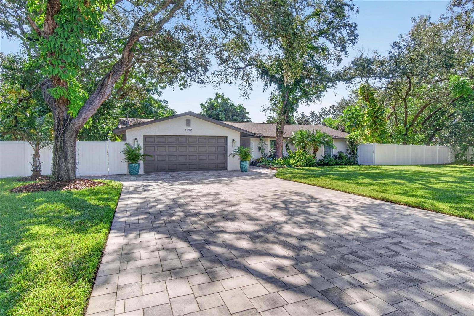 Single Family Residence in TARPON SPRINGS, FL - Daniel Dourado