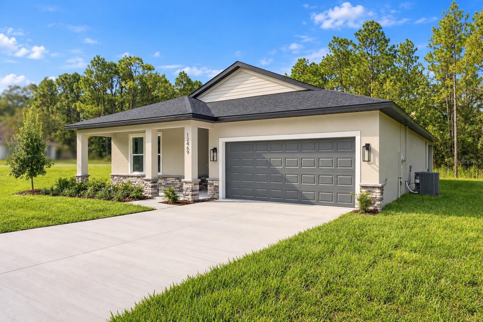 Single Family Residence in WEEKI WACHEE, FL - Daniel Dourado