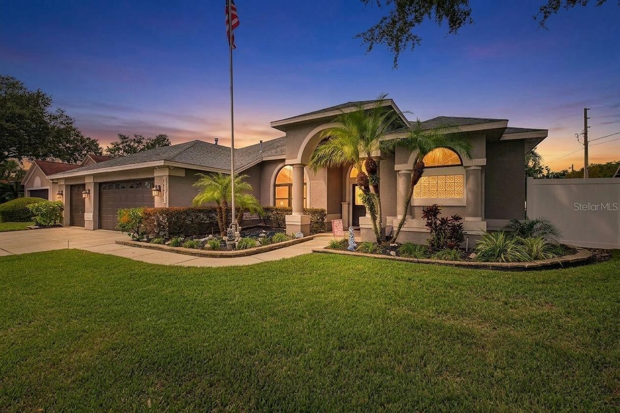 Single Family Residence in LUTZ, FL - Daniel Dourado
