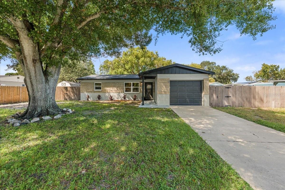 Single Family Residence in CLEARWATER, FL - Daniel Dourado