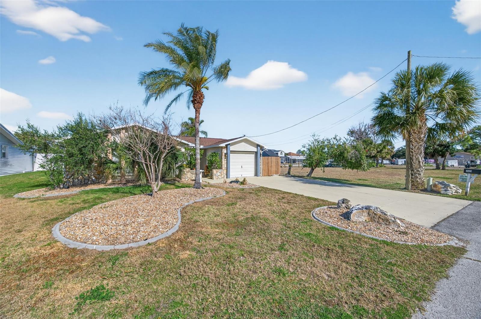 Single Family Residence in HUDSON, FL - Daniel Dourado