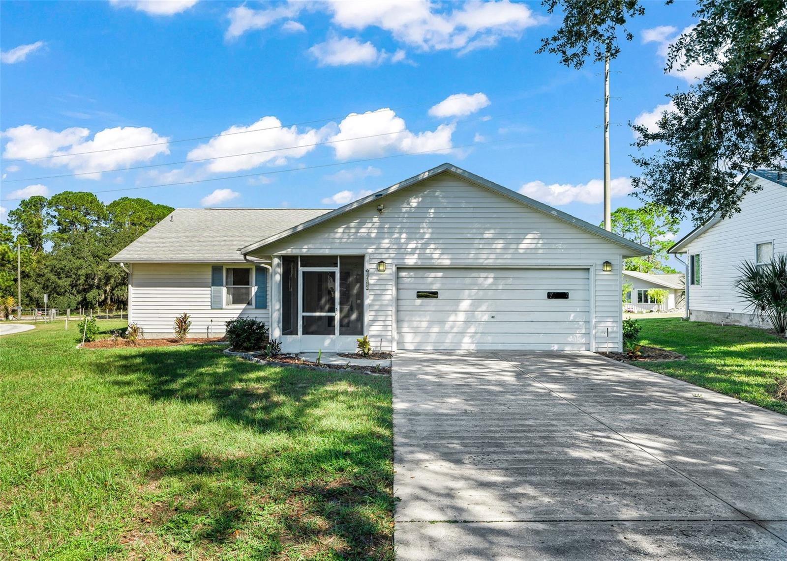 Single Family Residence in LEESBURG, FL - Daniel Dourado