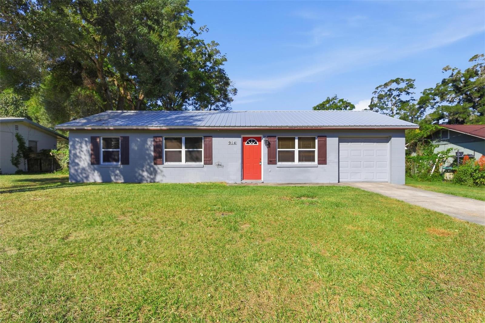 Single Family Residence in DELAND, FL - Daniel Dourado