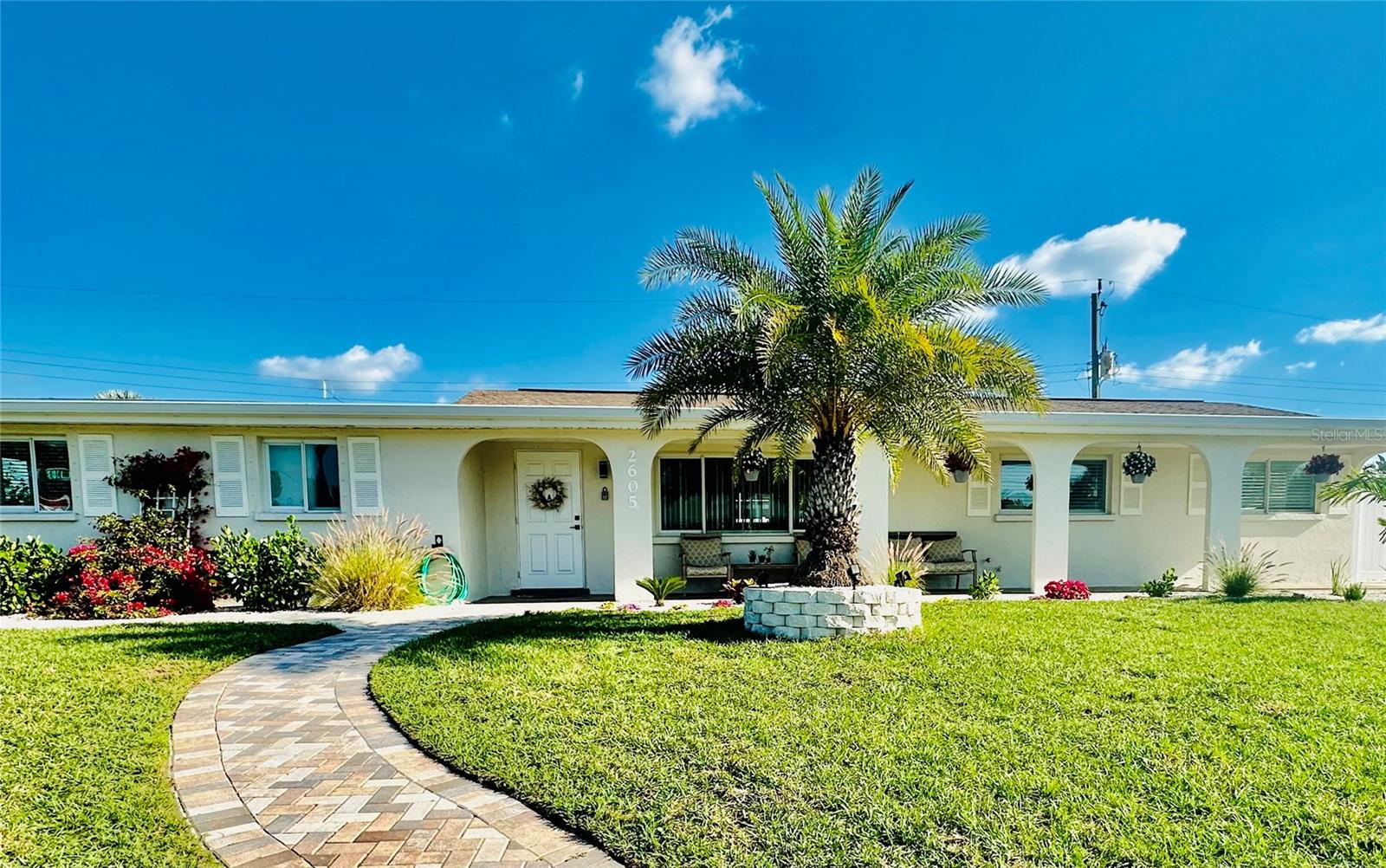 Single Family Residence in SARASOTA, FL - Daniel Dourado