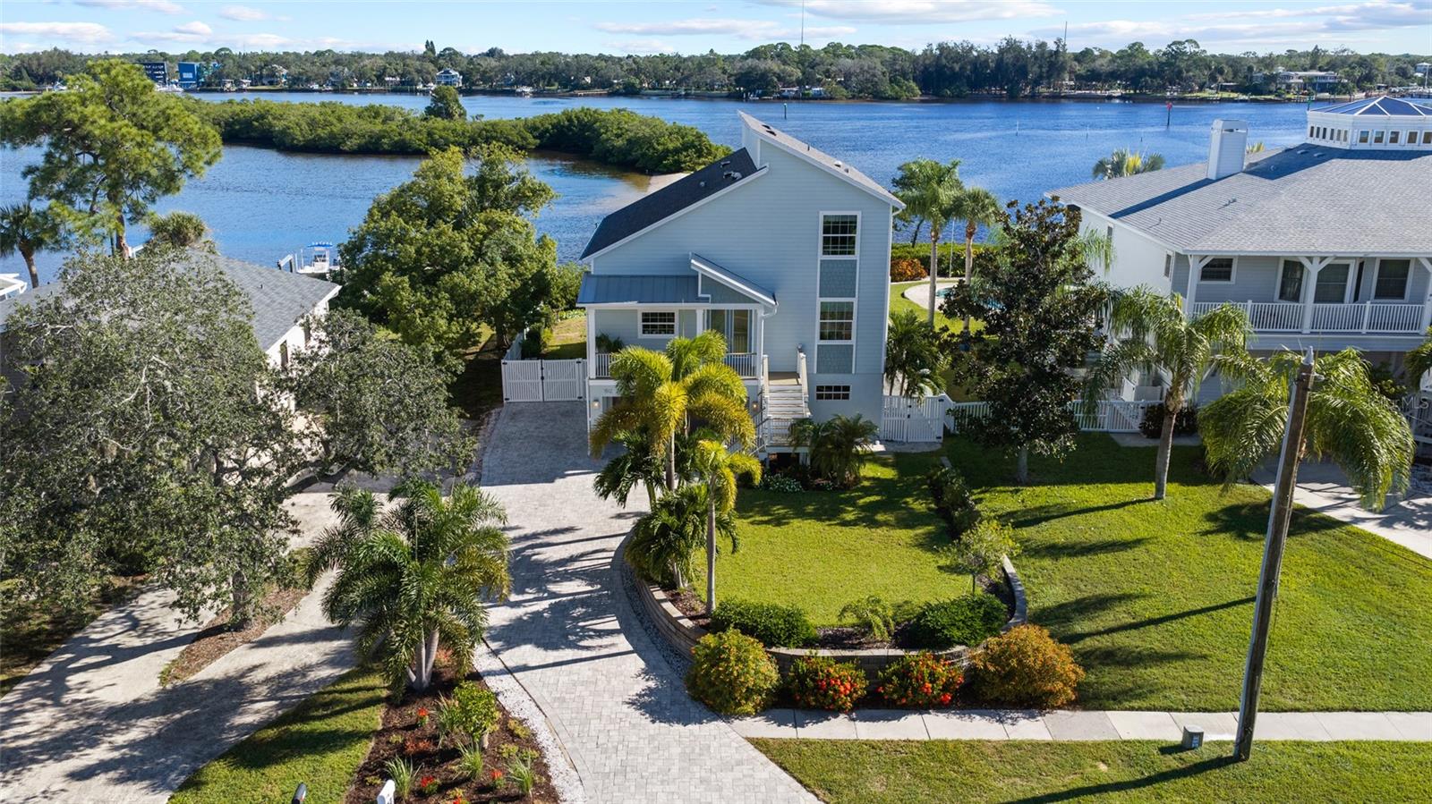 Single Family Residence in TARPON SPRINGS, FL - Daniel Dourado