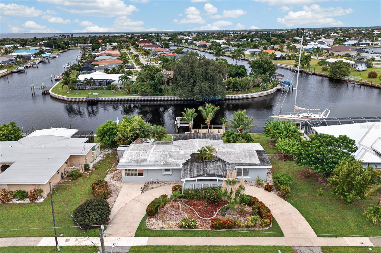 Single Family Residence in PORT CHARLOTTE, FL - Daniel Dourado