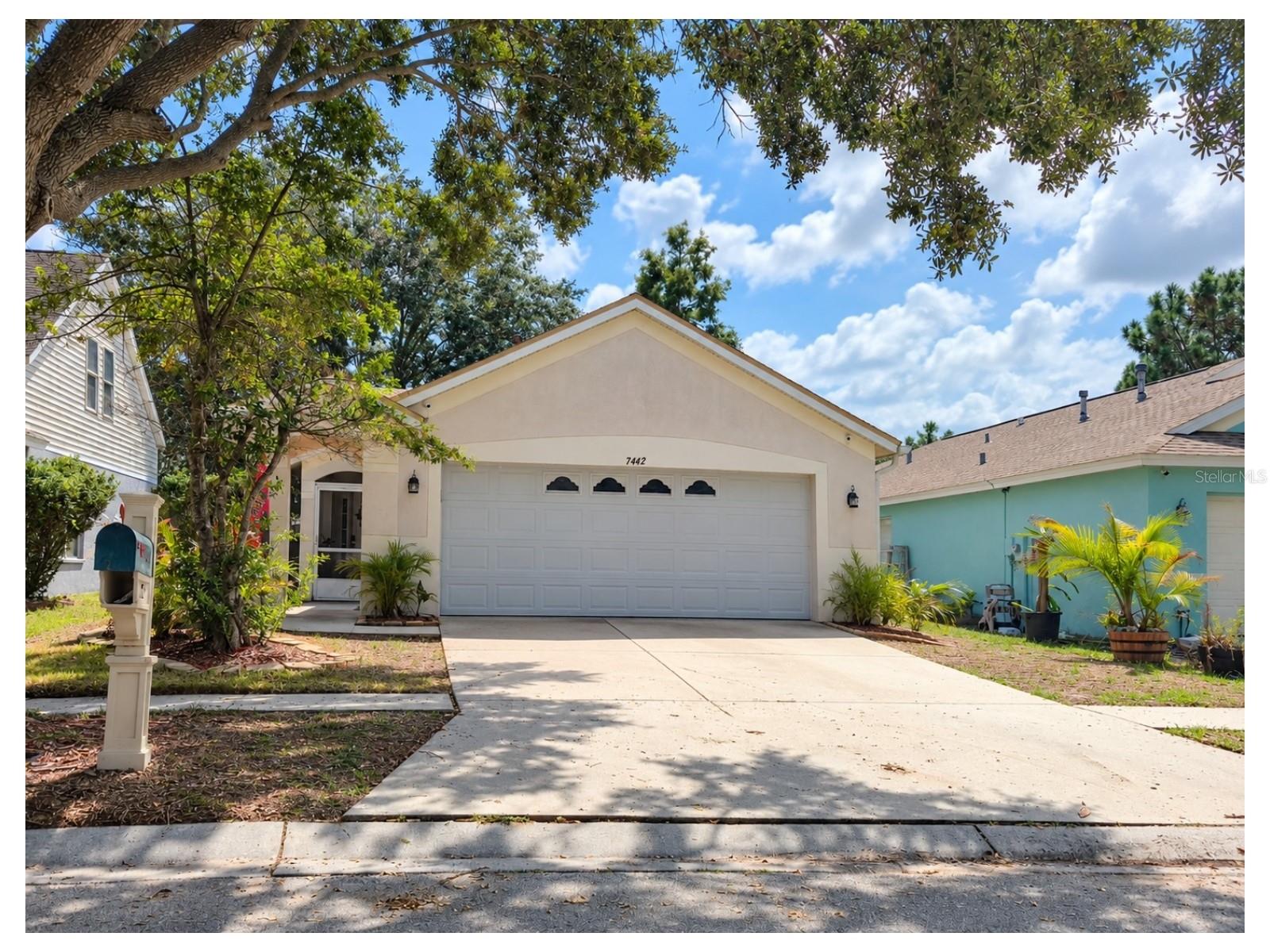 Single Family Residence in APOLLO BEACH, FL - Daniel Dourado