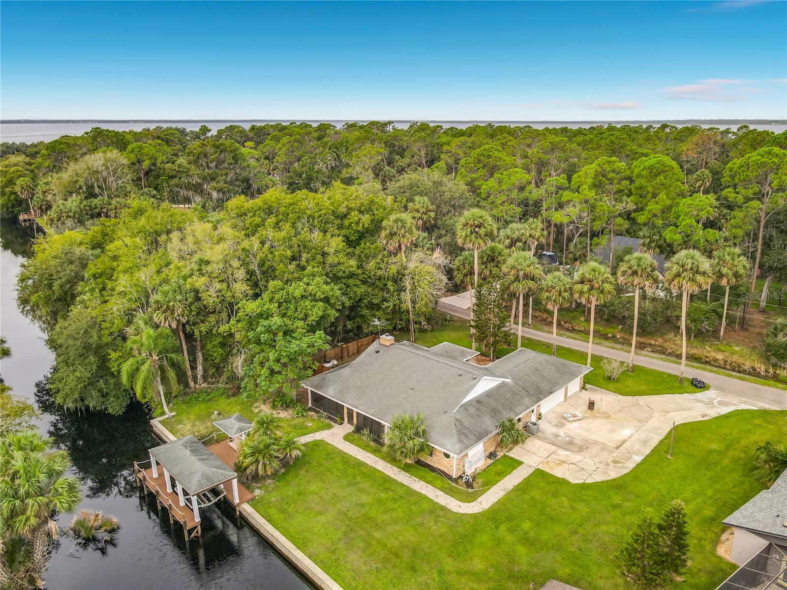 Single Family Residence in ENTERPRISE, FL - Daniel Dourado