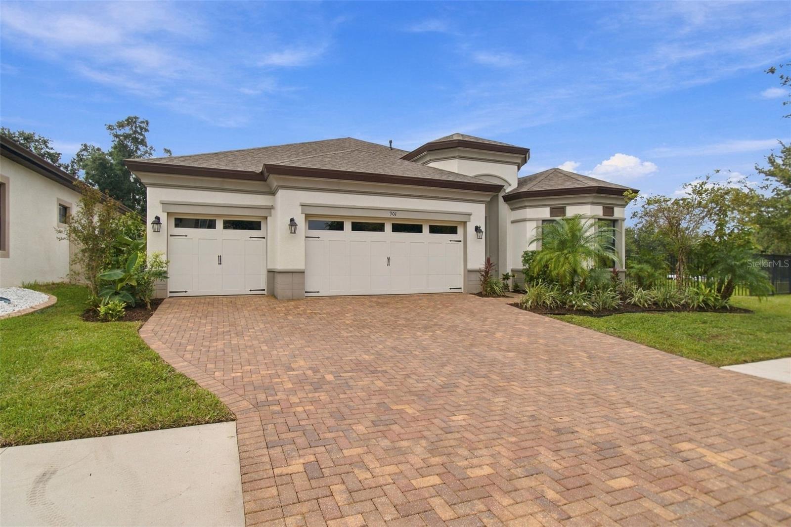 Single Family Residence in BRANDON, FL - Daniel Dourado
