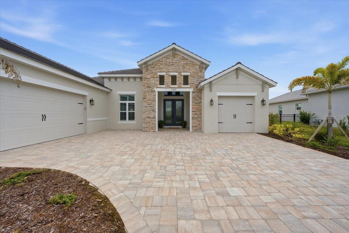Single Family Residence in PARRISH, FL - Daniel Dourado