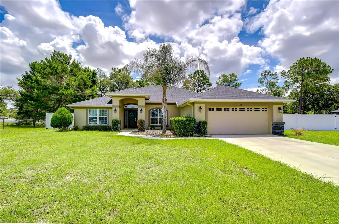 Single Family Residence in Spring Hill, FL - Daniel Dourado
