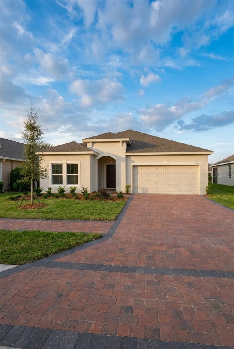 Single Family Residence in DAVENPORT, FL - Daniel Dourado